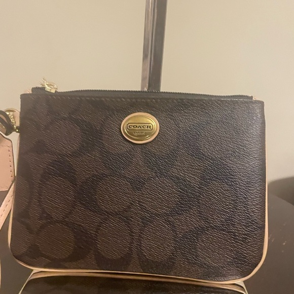Coach Peyton Signature Wristlet - Like New - Picture 2 of 8